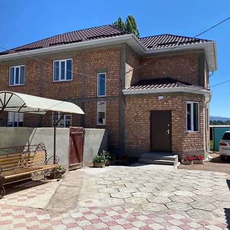 Guest House Baytur Kochkor Екстер'єр фото