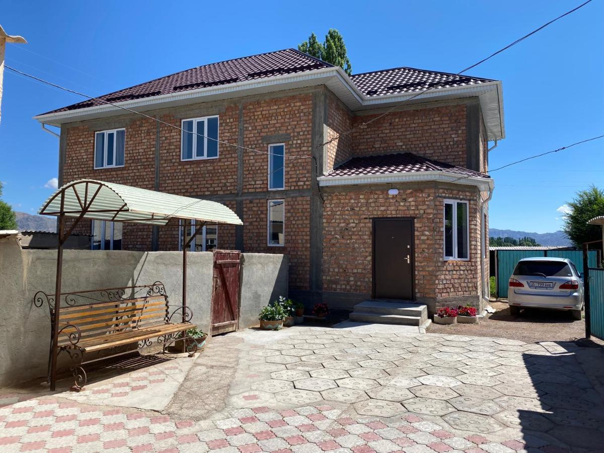 Guest House Baytur Kochkor Екстер'єр фото