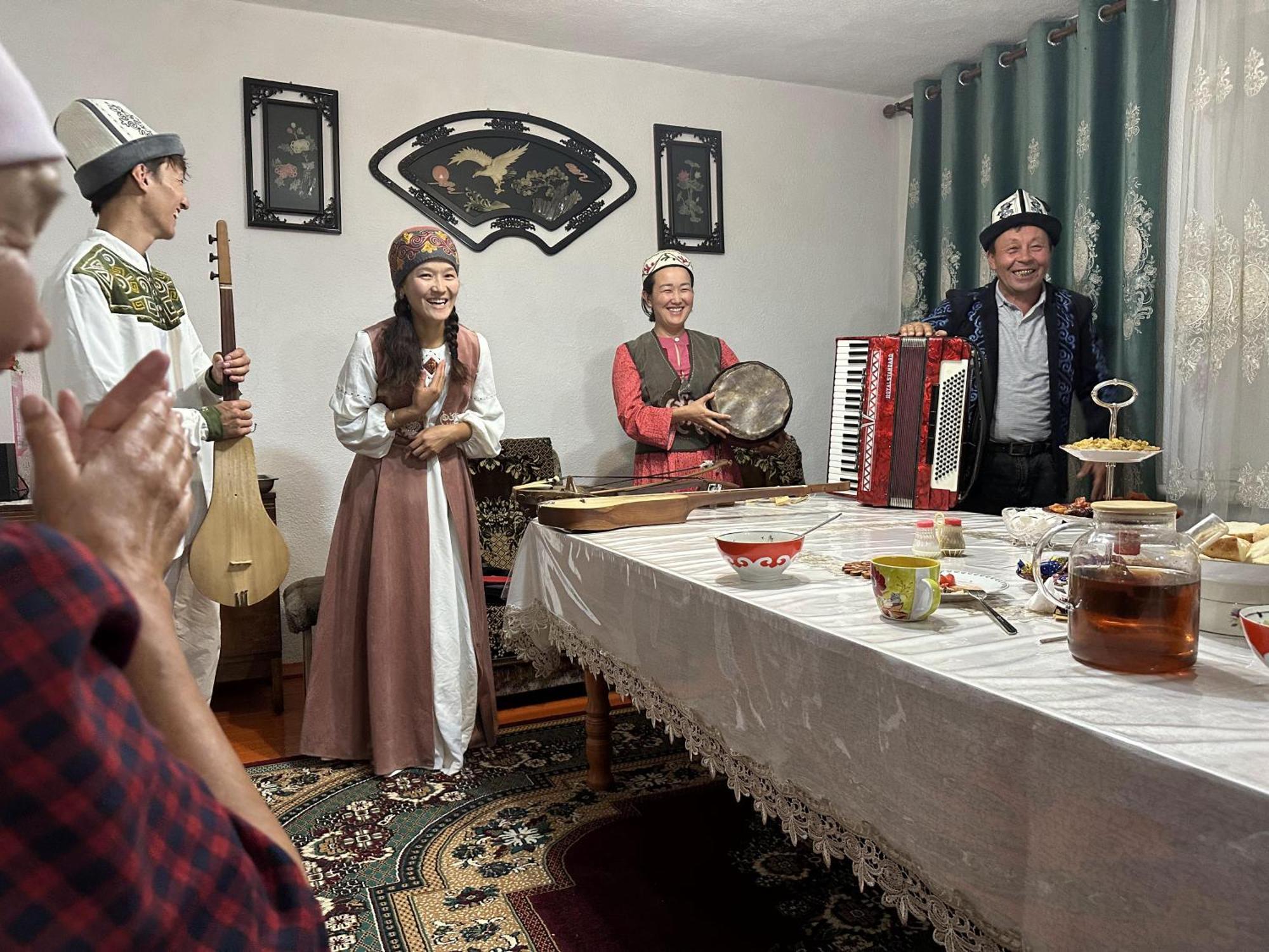 Guest House Baytur Kochkor Екстер'єр фото