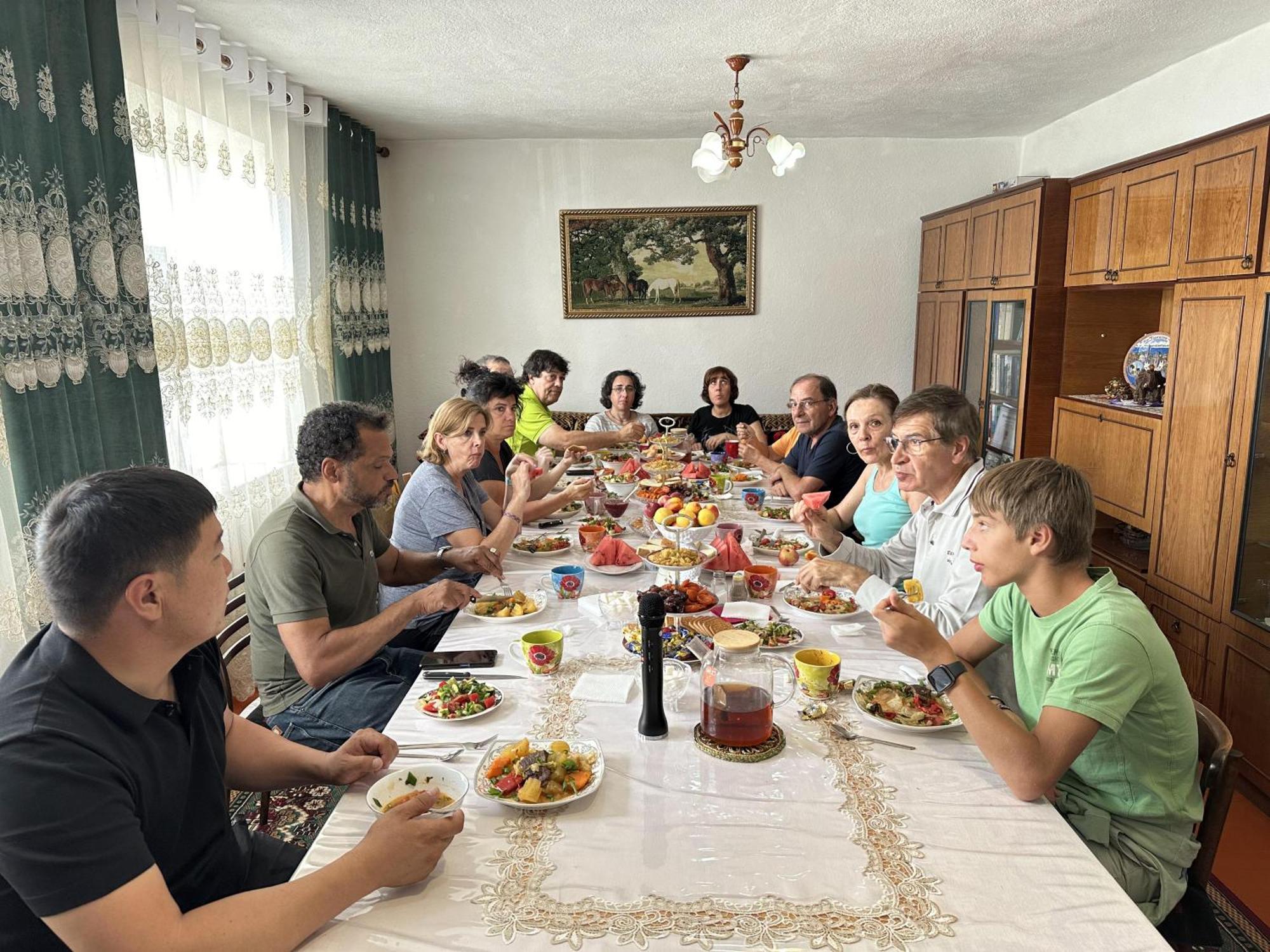 Guest House Baytur Kochkor Екстер'єр фото
