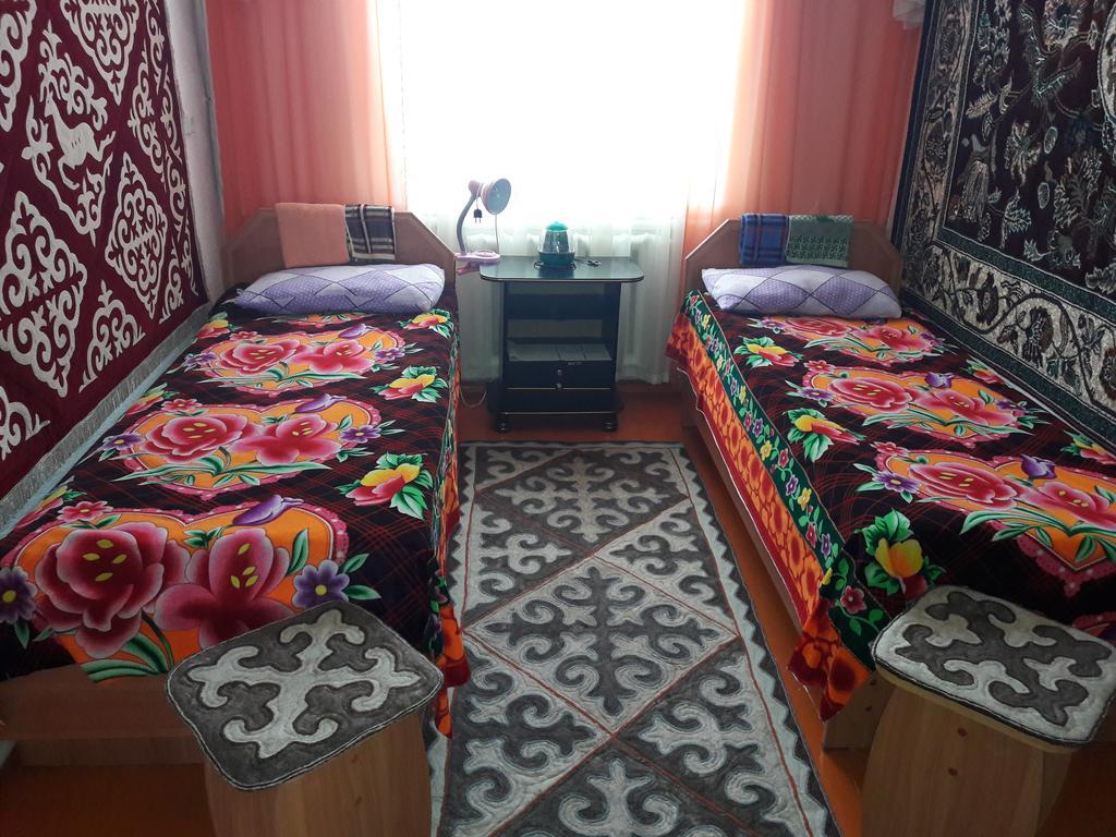 Guest House Baytur Kochkor Екстер'єр фото