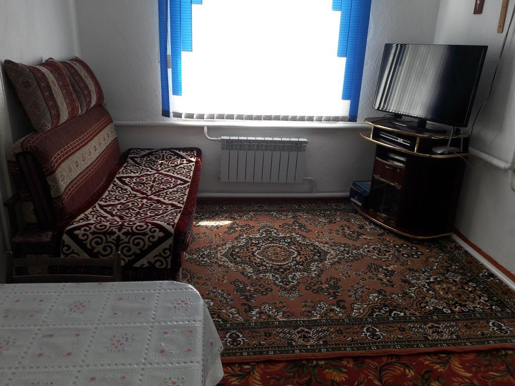 Guest House Baytur Kochkor Екстер'єр фото