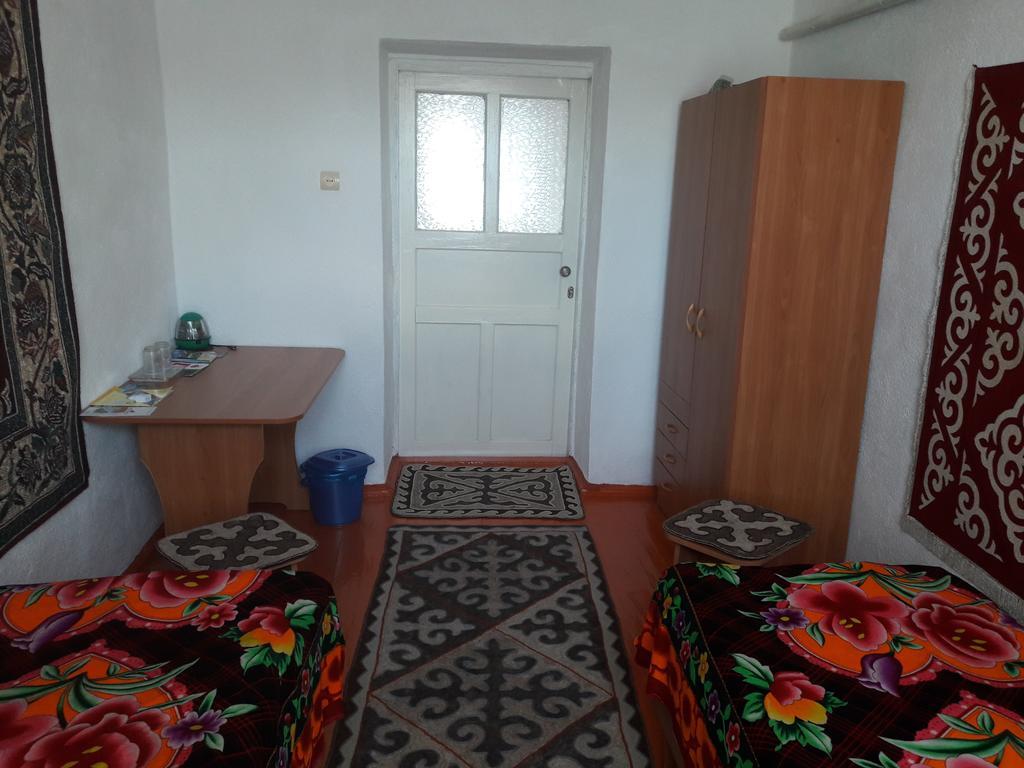 Guest House Baytur Kochkor Екстер'єр фото