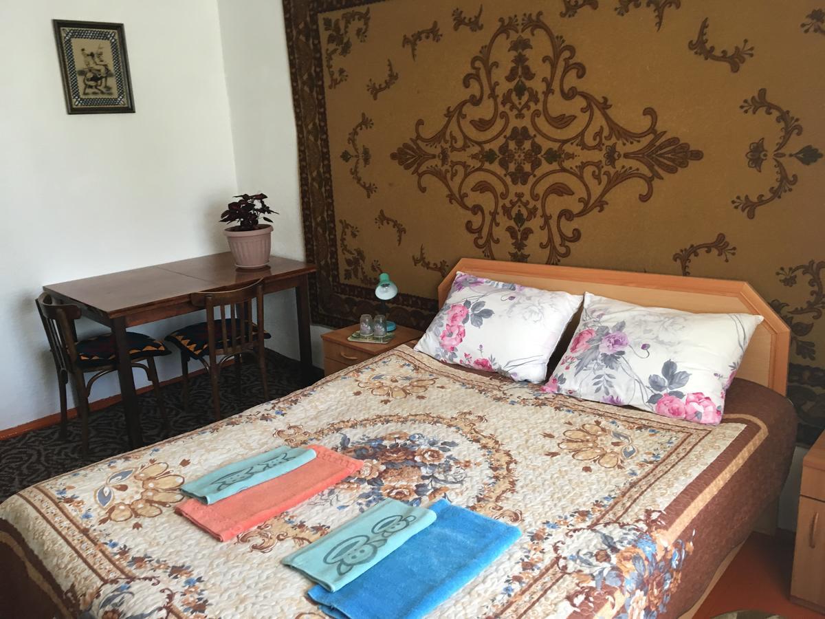 Guest House Baytur Kochkor Екстер'єр фото